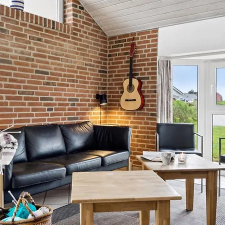 Vakantiehuis Mari - 400m From The Sea By Interhome Lakolk
