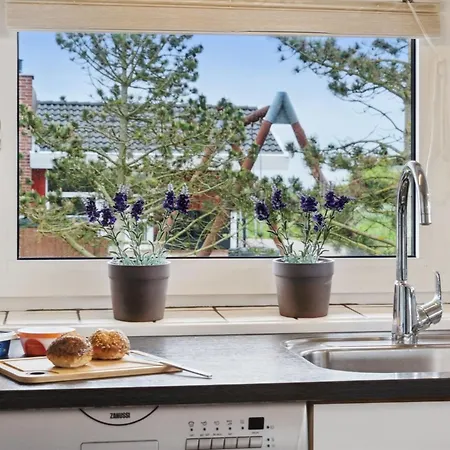 Mari - 400m From The Sea By Interhome Lakolk