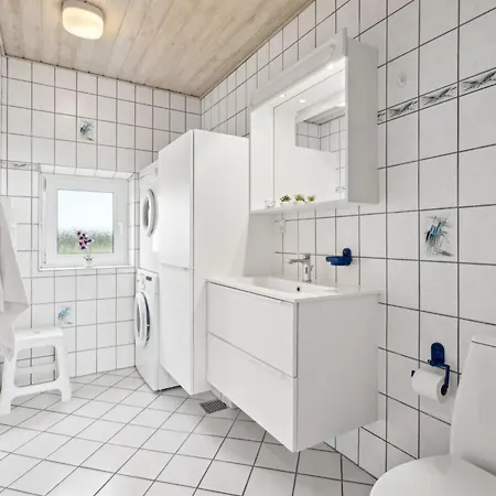 Mari - 400m From The Sea By Interhome Lakolk