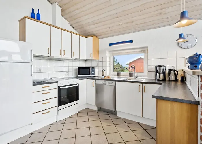 Mari - 400m From The Sea By Interhome Lakolk